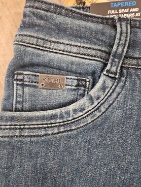 NWT Kuhl Men's Straight Jeans in Faded Blue. Size 28x30